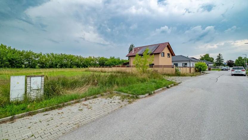 Prodej pozemku pro bydlení, Krakovany, 726 m2