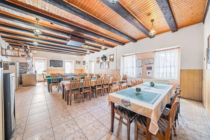 Prodej vícegeneračního domu, Zálezly, 900 m2