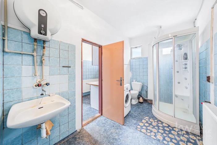 Prodej vícegeneračního domu, Zálezly, 900 m2