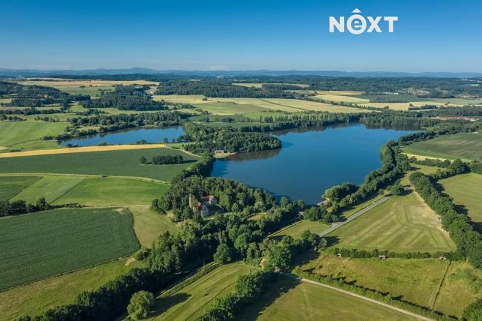 Prodej komerční nemovitosti, Buzice, 1800 m2