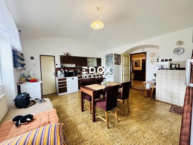 Prodej rodinného domu, Chrást, 280 m2