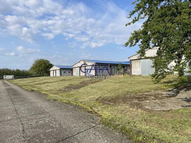 Pronájem skladu, Hovorany, 2105 m2