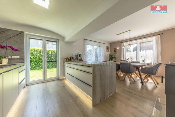 Prodej rodinného domu, Jindřichovice pod Smrkem, 205 m2