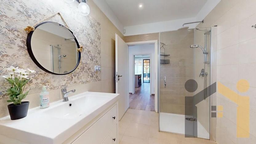 Prodej rodinného domu, Vinařice, 269 m2