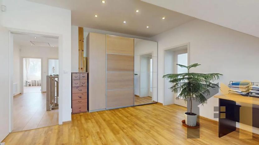 Prodej rodinného domu, Vinařice, 269 m2