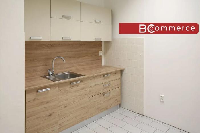 Pronájem kanceláře, Brno, Olomoucká, 221 m2