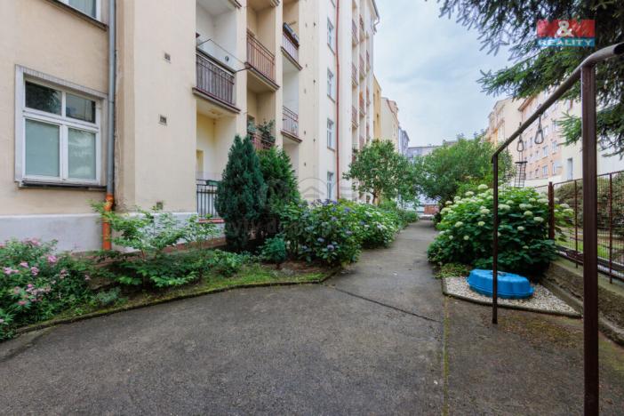 Prodej bytu 1+1, Karlovy Vary, K. Čapka, 36 m2