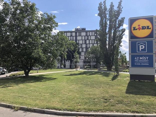 Pronájem garážového stání, Praha - Střížkov, Střížkovská, 18 m2