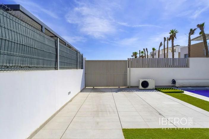 Prodej rodinného domu, Guardamar del Segura, Španělsko, 104 m2