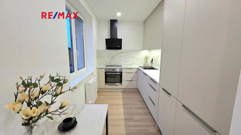 Prodej bytu 2+1, Karviná, tř. Těreškovové, 52 m2
