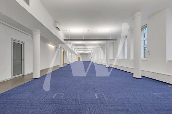 Pronájem kanceláře, Praha - Karlín, Křižíkova, 388 m2