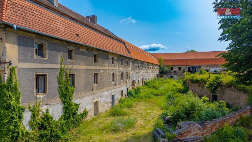Prodej historického objektu, Zvoleněves, 5000 m2
