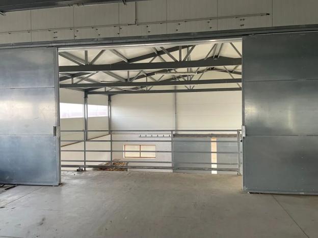 Pronájem výrobních prostor, Tachlovice, Karlštejnská, 28800 m2