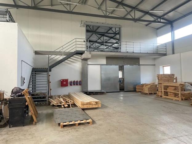 Pronájem výrobních prostor, Tachlovice, Karlštejnská, 28800 m2