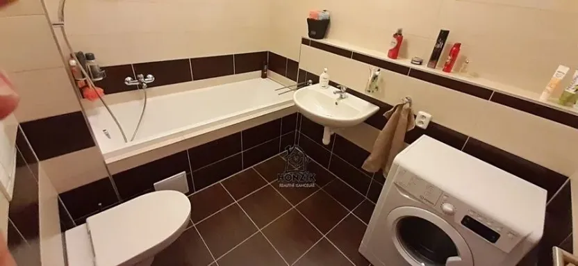 Prodej bytu 1+kk, Strančice, Náměstí Emila Kolbena, 37 m2