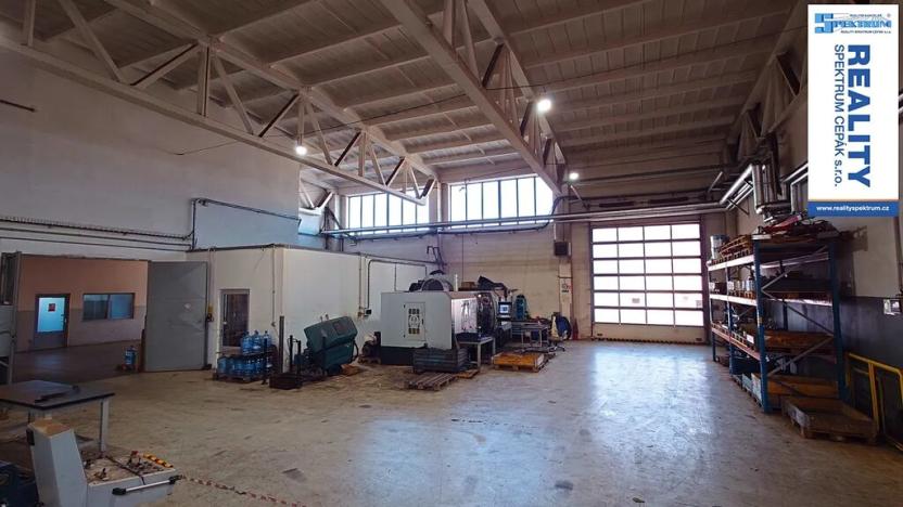 Pronájem výrobních prostor, Lišov, Hůrecká, 2357 m2
