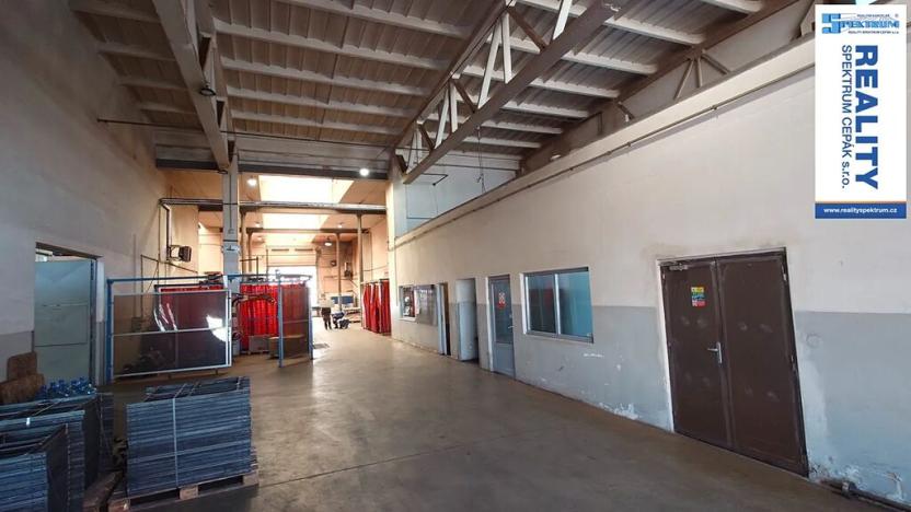 Pronájem výrobních prostor, Lišov, Hůrecká, 2357 m2