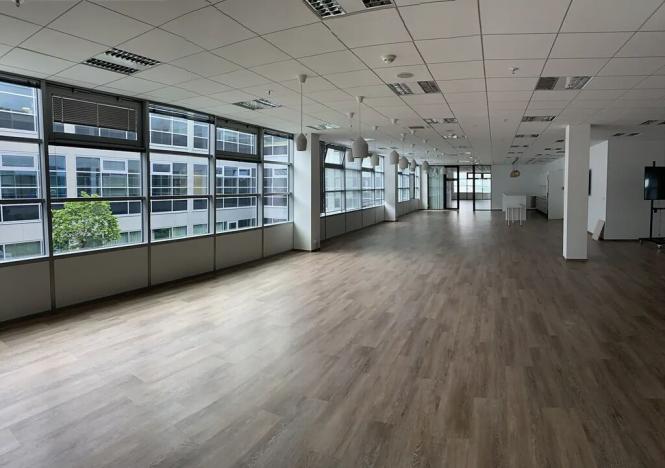 Pronájem kanceláře, Brno, Škrobárenská, 1233 m2