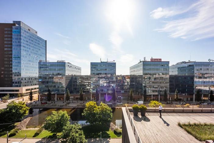 Pronájem kanceláře, Brno, Holandská, 1283 m2