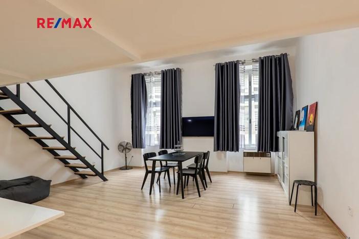 Prodej bytu 1+kk, Praha - Staré Město, Hradební, 42 m2