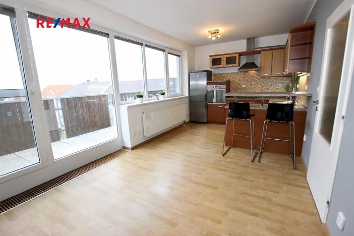 Pronájem bytu 1+kk, Praha - Kbely, Pod Nouzovem, 32 m2
