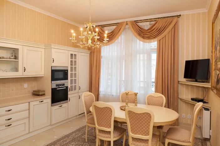 Prodej bytu 4+1, Karlovy Vary, Lázeňská, 160 m2