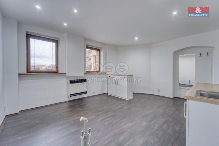 Pronájem obchodního prostoru, Kralovice, nám. Osvobození, 20 m2