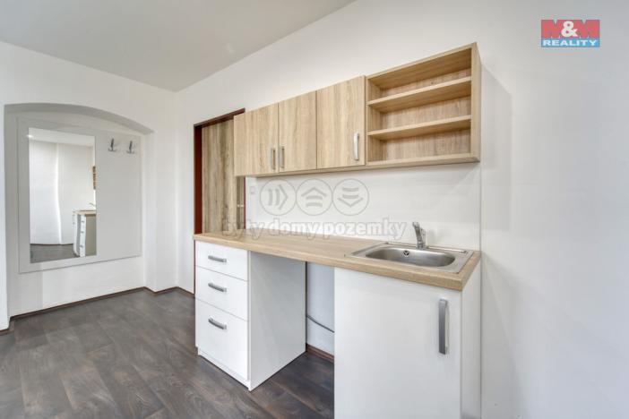 Pronájem obchodního prostoru, Kralovice, nám. Osvobození, 20 m2