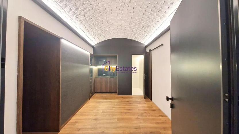 Prodej kanceláře, Praha - Smíchov, Janáčkovo nábřeží, 135 m2