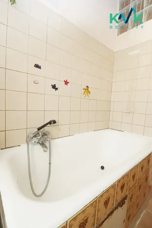 Prodej bytu 3+1, Karlovy Vary, Bulharská, 94 m2