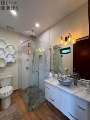 Prodej bytu 3+1, Coxen Hole, Roatán, Honduras, 139 m2