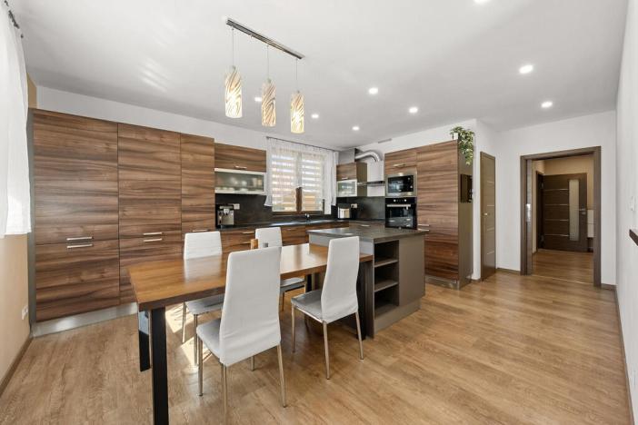 Prodej rodinného domu, Hrádek, 281 m2