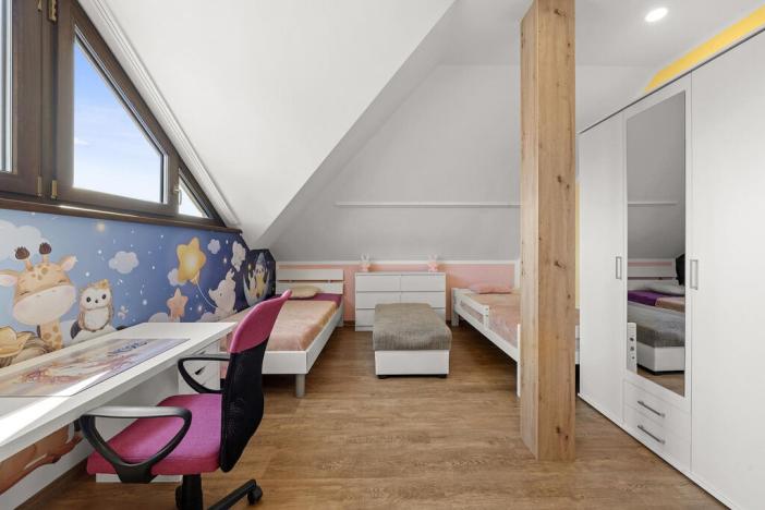 Prodej rodinného domu, Hrádek, 281 m2