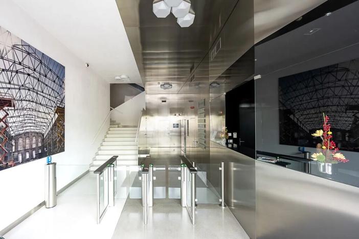 Pronájem kanceláře, Praha - Karlín, Pobřežní, 460 m2