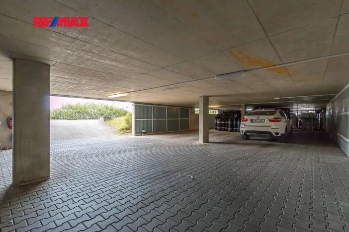 Prodej kanceláře, Strančice, 2325 m2