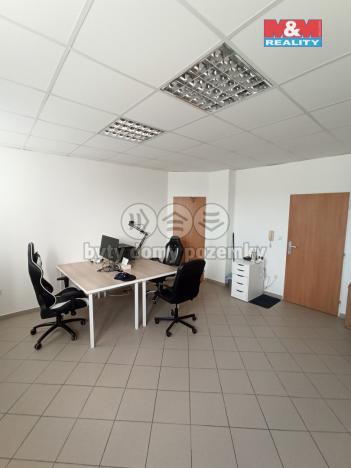 Pronájem obchodního prostoru, Tišnov, nám. Komenského, 21 m2