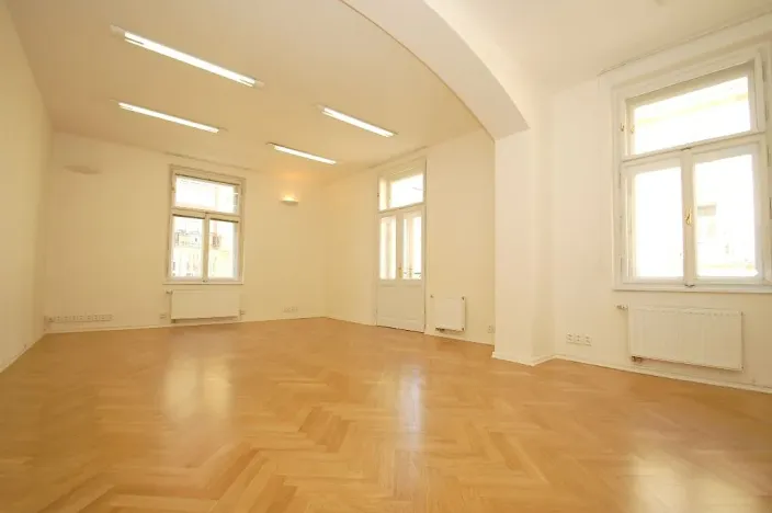 Pronájem kanceláře, Praha - Vinohrady, Mánesova, 386 m2