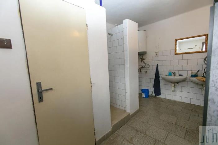 Prodej výrobních prostor, Lahošť, Švermova, 255 m2