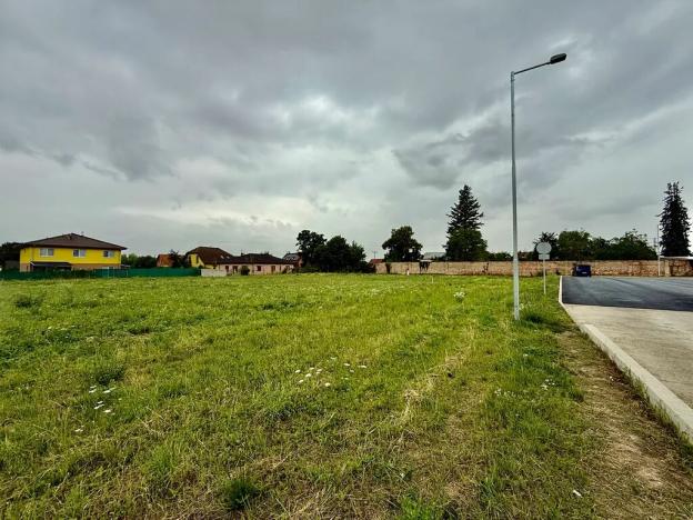 Prodej komerčního pozemku, Kostelec nad Labem, 1198 m2