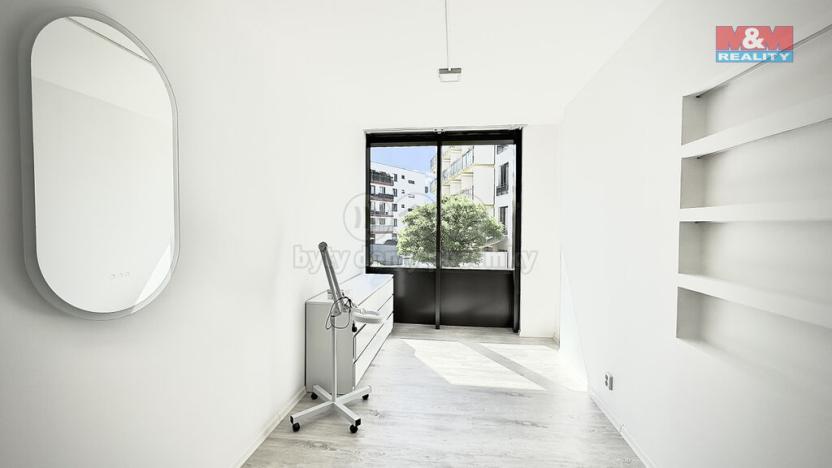 Pronájem obchodního prostoru, Praha - Modřany, Československého exilu, 18 m2