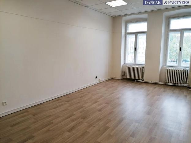 Pronájem kanceláře, Frýdek-Místek, Zámecké nám., 84 m2