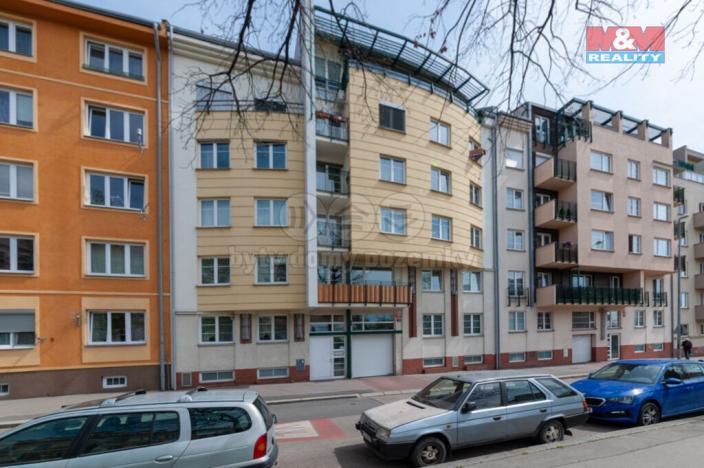 Pronájem garážového stání, Praha - Libeň, Kašparovo náměstí, 12 m2