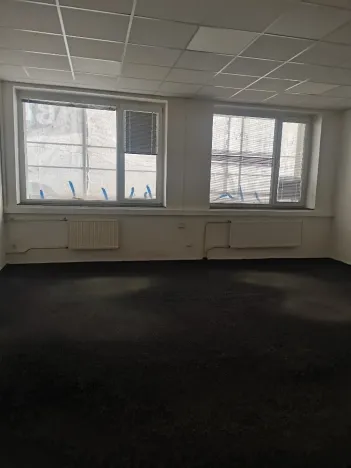 Pronájem kanceláře, Hradec Králové, Vážní, 99 m2