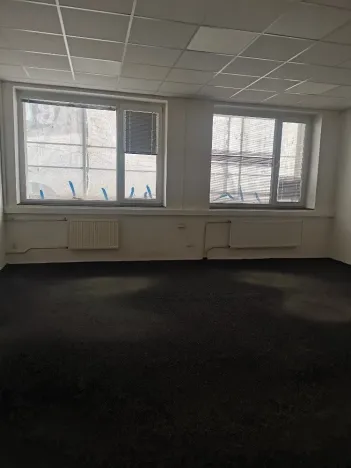 Pronájem obchodního prostoru, Hradec Králové, Vážní, 17 m2