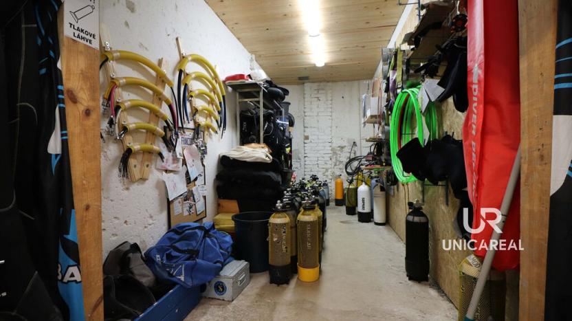 Pronájem obchodního prostoru, Brno - Husovice, Dukelská třída, 240 m2