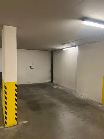 Pronájem garážového stání, Praha - Žižkov, Husitská, 18 m2
