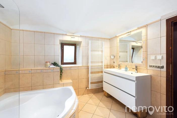 Prodej vícegeneračního domu, Lobeč, 340 m2