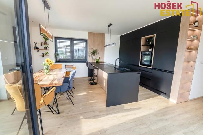 Prodej bytu 4+kk, Holubice, 135 m2