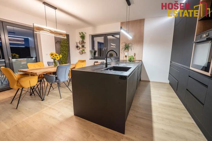 Prodej bytu 4+kk, Holubice, 135 m2