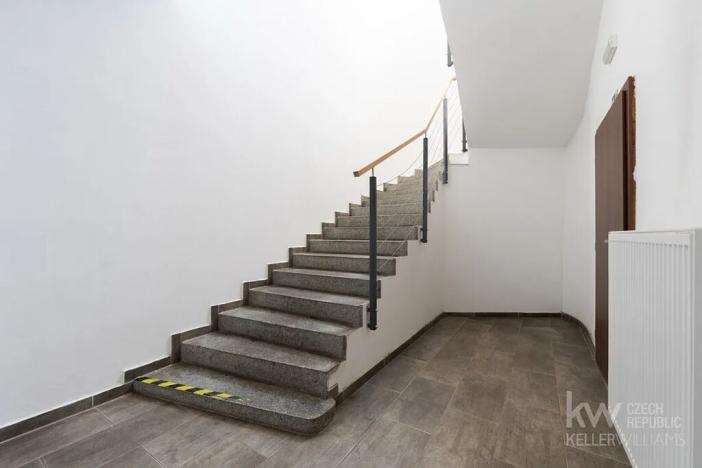 Pronájem kanceláře, Louny, Husova, 175 m2